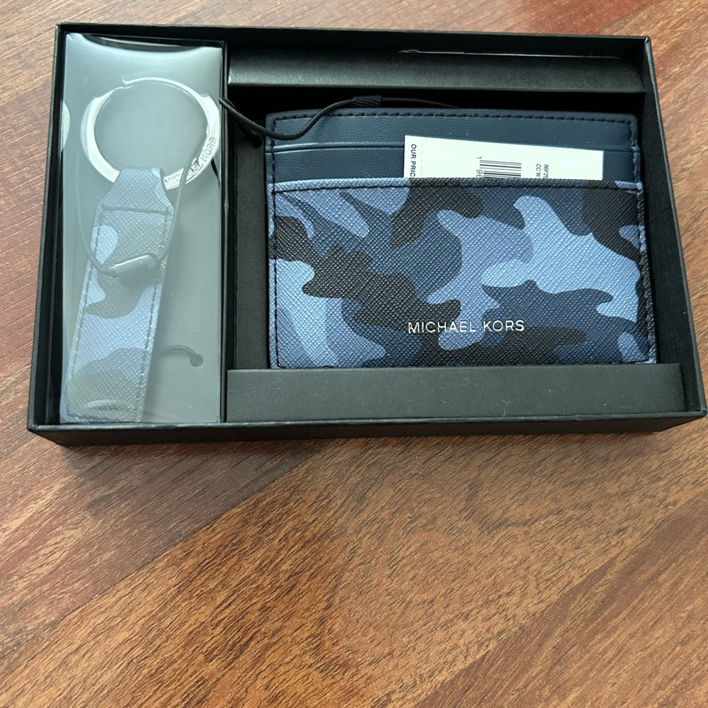 NEW Michael Kors Men’s Card Wallet